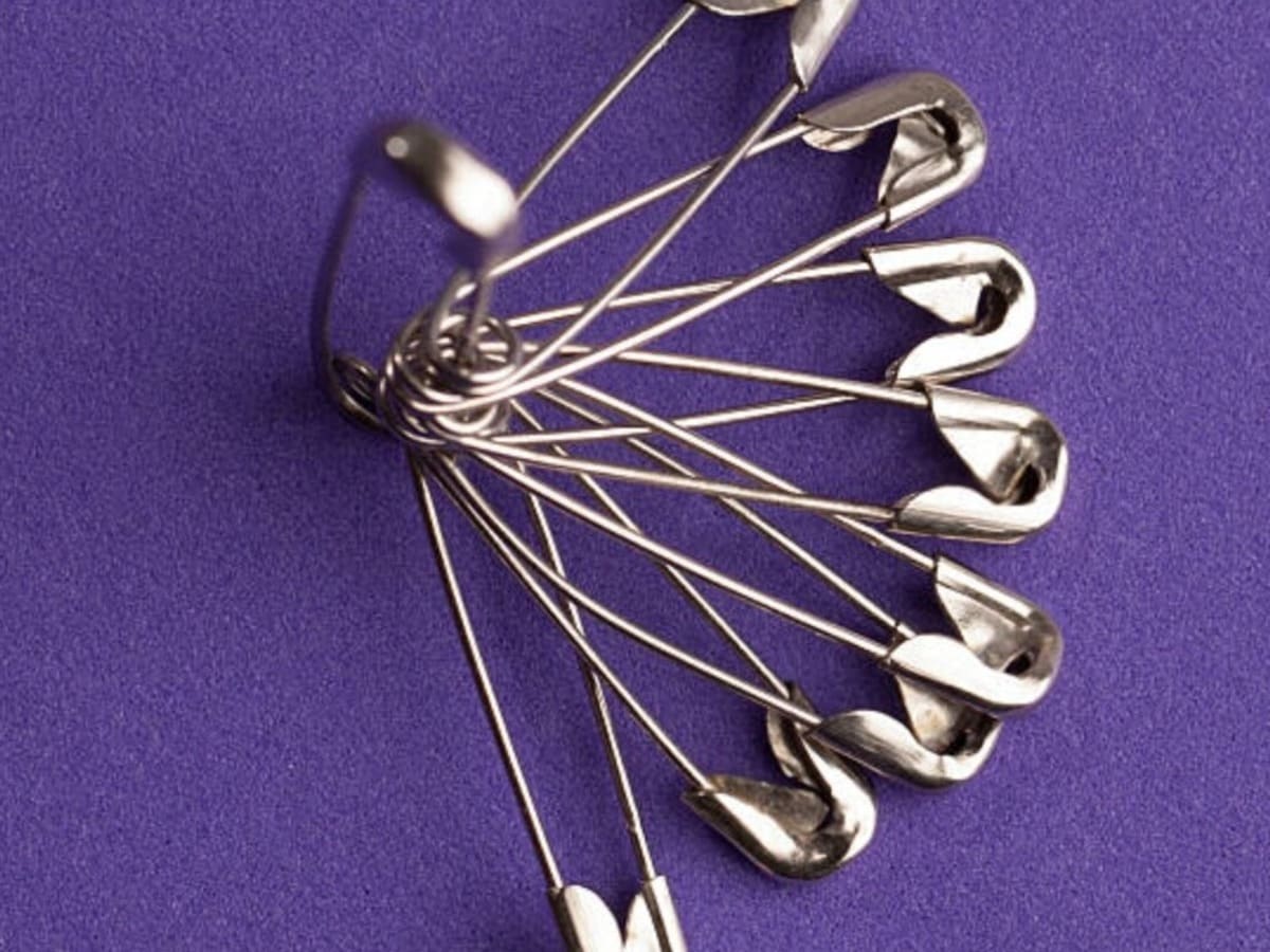 saree hacks smart trick to save saree tearing from safety pin se saree phatne se kaise bachaye If the saree or dupatta gets torn after getting stuck in the pin, then follow these tips, fashion
