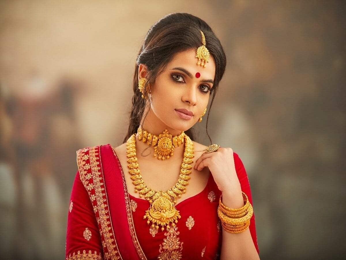 By doing 16 adornments on Karva Chauth, one gets the blessing of unbroken good fortune, know what things are included