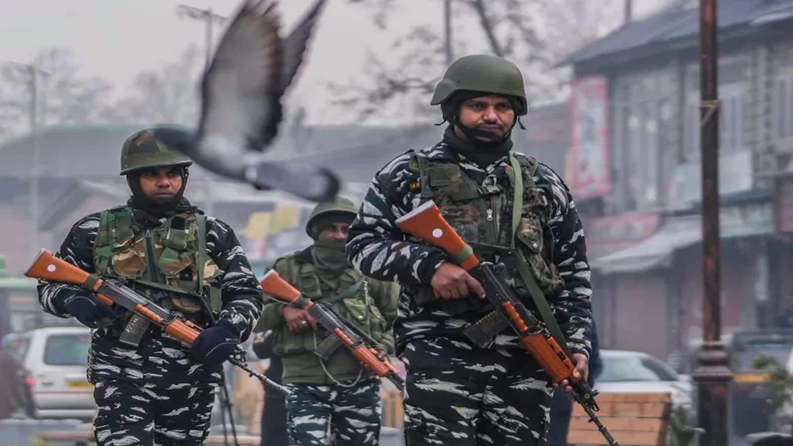 Pahalgam Attack: 4 days after the Pahalgam attack, now the social worker shot dead in Kupwara, the terrorist hideing bus