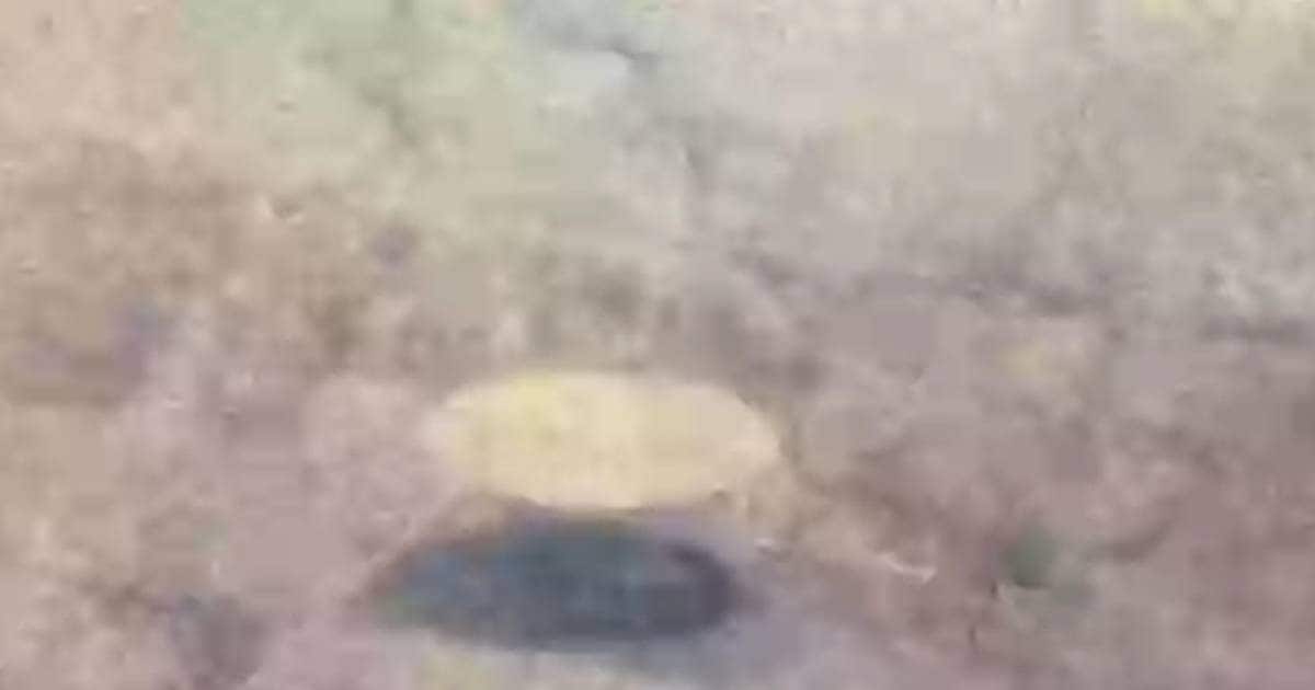 The pilot was blowing a height of 21000 feet, then a flying sauce came out, then what happened was surprised