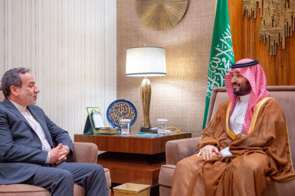 Gulf States Begin Diplomatic Scrable to End Israel-Iran Conflict