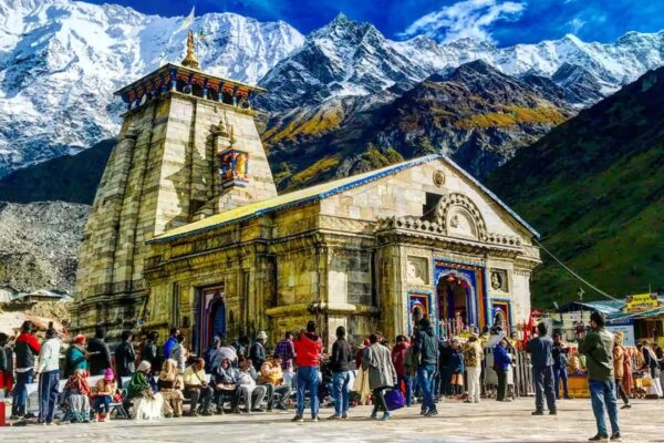 Big accident in Kedarnath, helicopter crash carrying devotees; 7 people are feared dead