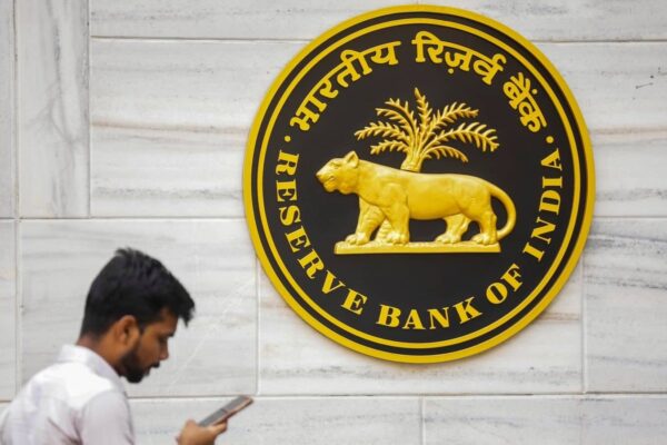 RBI changed rules for banks! Customers will not have to update KYC on time – RBI new rules now kyc updating on time is important bank will send 3 reminder before freezing bank account