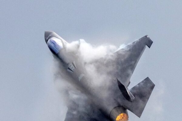 F-35 Crash in California: F-35 Crash | American Fighter Jet F 35 Crash | F-35 fighter jet crash in California, pilot safe.