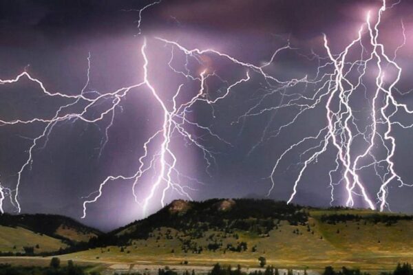 World Larget Lightning Flash of 829 Kilometres Sets New Record | Lightning up to 829 km, spread to 3 countries! New world record to tear sky, science also shocked