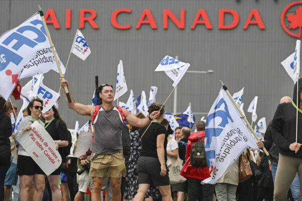 Air Canada Flight Waiting for Defy Back-To-Work Order, continues Strike
